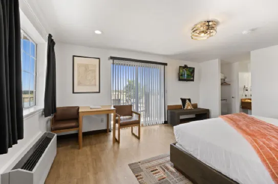 Broken Spur Inn & Steakhouse