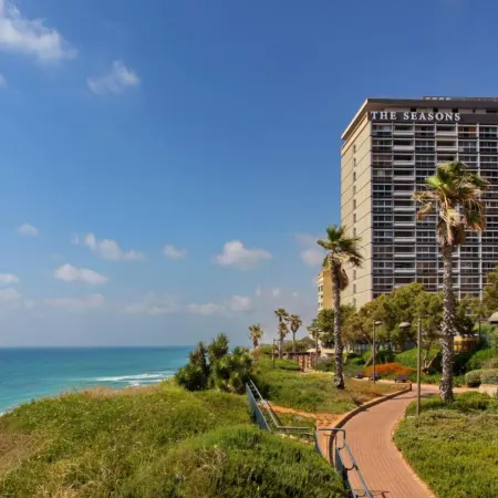 The Seasons Hotel -Studio & Suite