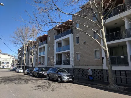 Nesuto Chippendale Отели рядом с достопримечательностью «PNR Lecture Theatre»