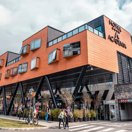 Hotel Academia Отели рядом с достопримечательностью «Улица Ткалчичева»