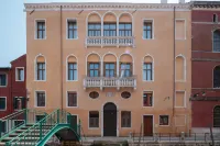 Hotel Palazzo Martinelli Dolfin Hotel in zona Scarico merci Coop Conad Mc'd Oww