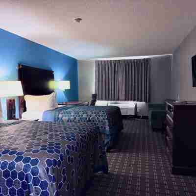 American Inn Cedar Rapids South Rooms