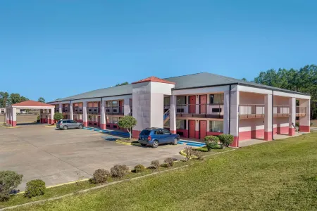 Econo Lodge Inn and Suites