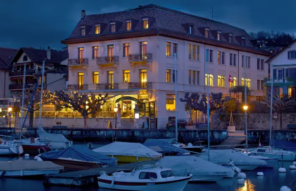 勒裏瓦奇湖景酒店