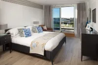 St Moritz Hotel and Cowshed Spa - parkir