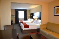 Holiday Inn Express & Suites WATERFORD by IHG - parking