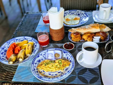 Raingsey Bungalow Отели в г. Кеп