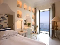 Bellevue Syrene Hotels near Peter's Beach