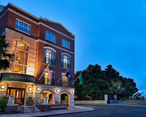 Harbourview Inn Hotels near Plum Elements
