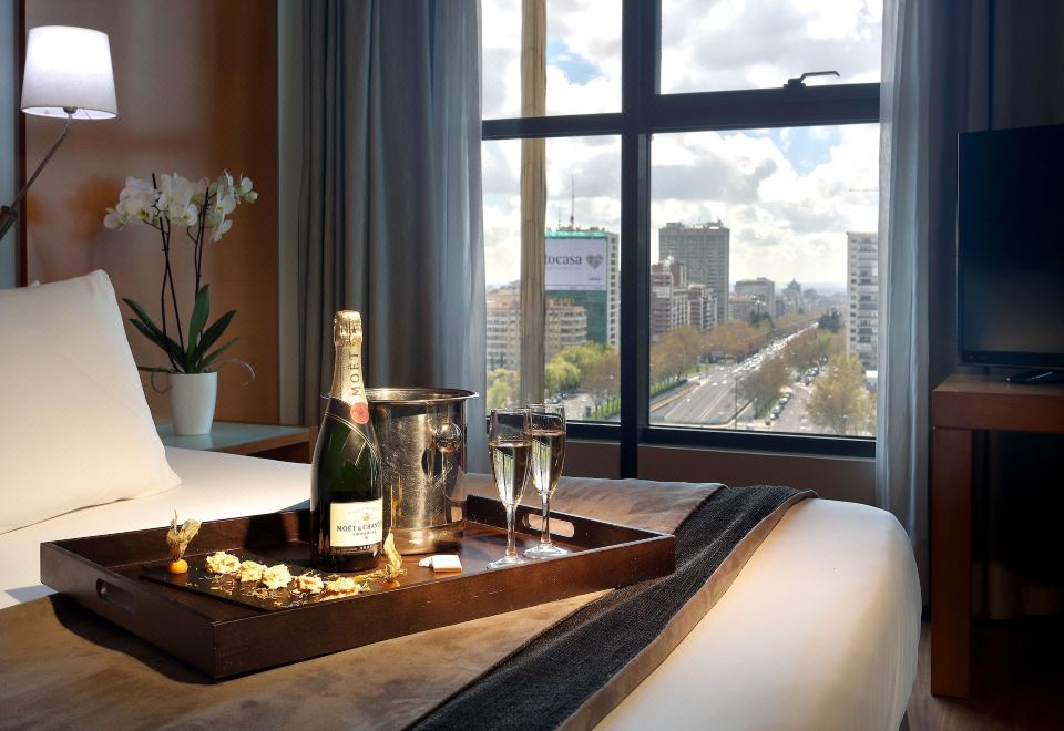 5. 엑세 플라자 호..