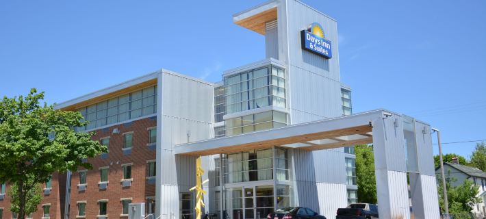 Days Inn & Suites by Wyndham Milwaukee Hotels in Milwaukee