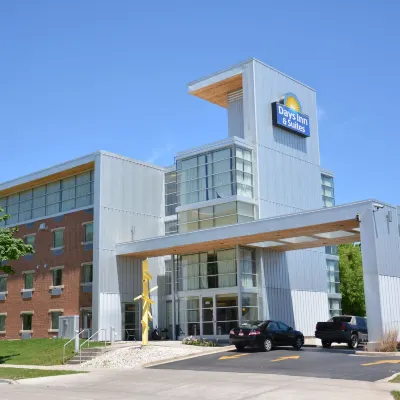 Days Inn & Suites by Wyndham Milwaukee Hotels near North Point Lighthouse