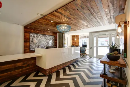 Inn at Venice Beach Отели рядом с достопримечательностью «Fisherman's Village»