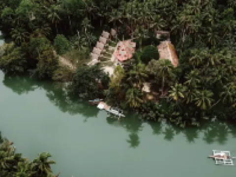 Loboc Nipa Hut Village ロボックのホテル