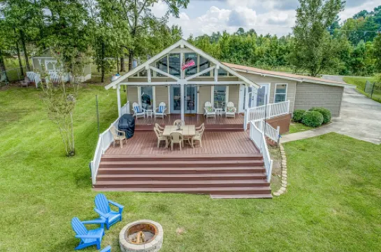 Ultimate Lakefront House, Private Boat Ramp, Dock, Game Room, Fenced in, Dogs ok