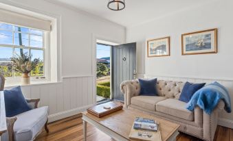 Lythgo's Row Colonial Cottages