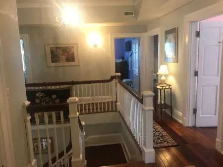 Six Acres Bed & Breakfast Отели рядом с достопримечательностью «Цинциннати Зу & Ботаникал Гарден»