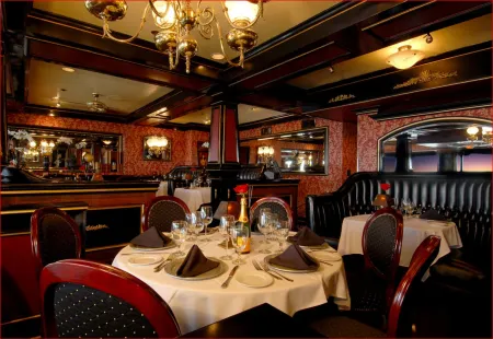 Doryman's Oceanfront Inn Отели рядом с достопримечательностью «Ньюпорт-Бич»