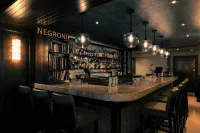 Chateau Victoria Hotel & Suites - bar