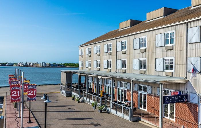 Harbor House Hotel and Marina at Pier 21