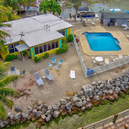 Captain Pip's Marina & Hideaway