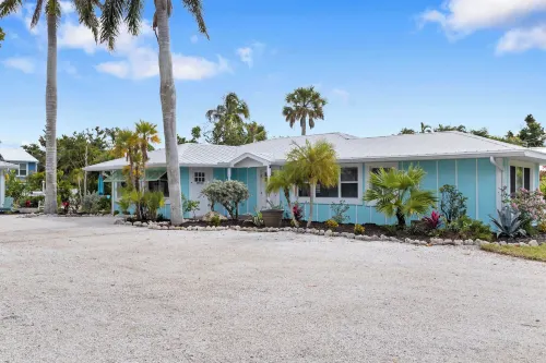 The Palmview and Sandpiper Inns Hotels in Sanibel