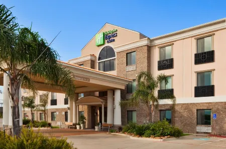 Holiday Inn Express & Suites Fairfield-North Отели рядом с достопримечательностью «Фристон Медикал Сентер»