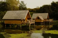 Aqualodge Hôtel Insolite โรงแรมใน