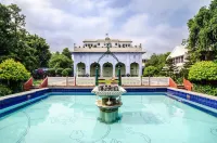 Diggi Palace - A City Center Hidden Heritage Gem - С бассейном