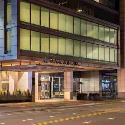 The Royal Sonesta Chicago River North Hotel Exterior