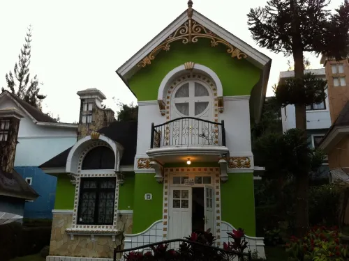 Villa Kota Bunga Dahlia