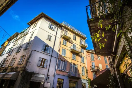 Como Unique View - Bymyhomeincomo Отели рядом со станцией Como Nord Lago