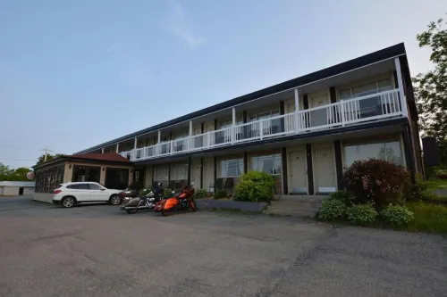 Auberge Happy Logis Hotels in Lac-Etchemin