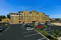 Oxford Suites Paso Robles - parking