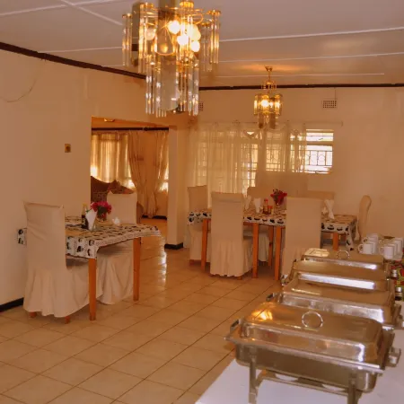 Wane Guest Lodge