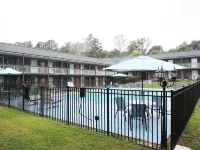 Greenville Inn and Suites Hotels near Catlin Park