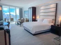 FontaineBleau, Balcony w Ocean Plus Bay and City View