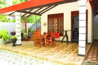 Sasanda Villa and Yala Safari Place Hotels in Debarawewa