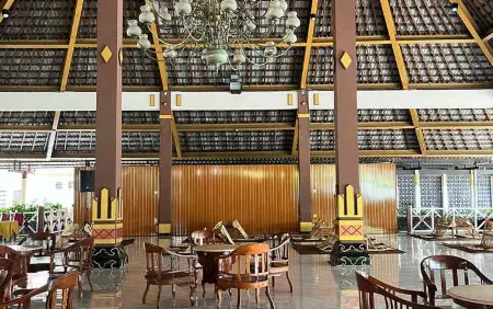 Wisma KAGAMA UGM Отели рядом с достопримечательностью «Университет Гаджа Мада»