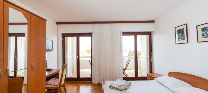 Apartment Ljubica with Nice Garden 1 Ξενοδοχεία στην πόλη Novalja