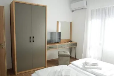 2 Bed Apt - Sleeps 4 Terrace & Pet Friendly Hotels in 