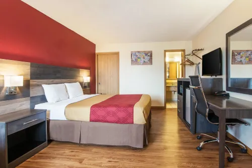 Econo Lodge Hotels in Cloverdale