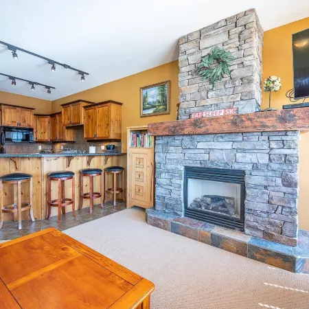 Bear's Paw Chalet - Amazing Location & Ski in-Out