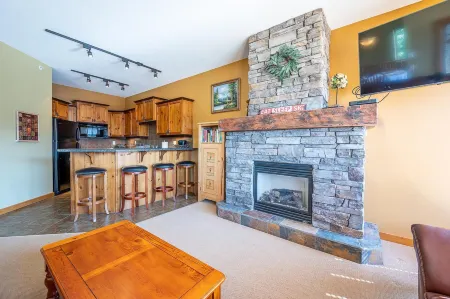 Bear's Paw Chalet - Amazing Location & Ski in-Out