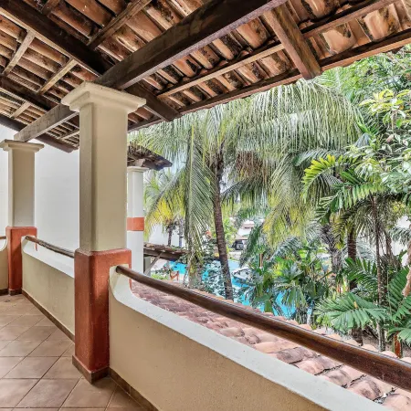 Colorful & Private 2-Bedroom Condo Just a Short Walk from the Beach