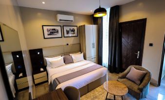 Ringruby Hotel, Eso Close