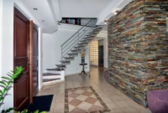 Incredible Large Villa In Paphos sleeps 14 Children Pool, Jacuzzi, Huge Garden