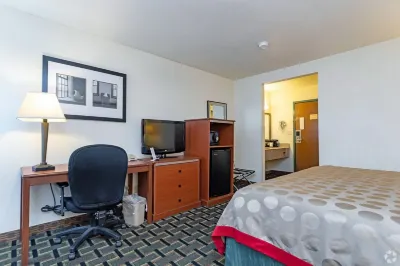 FairBridge Inn Express Decatur Hotels near Glass House