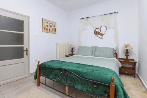 Relax in Elliniko Hidden Gem-vintage Bungalow With Garden and Hot Tub in an Iglo