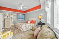 Oceanview Top-floor Penthouse in Surf Club Beach Pool Access - balcony